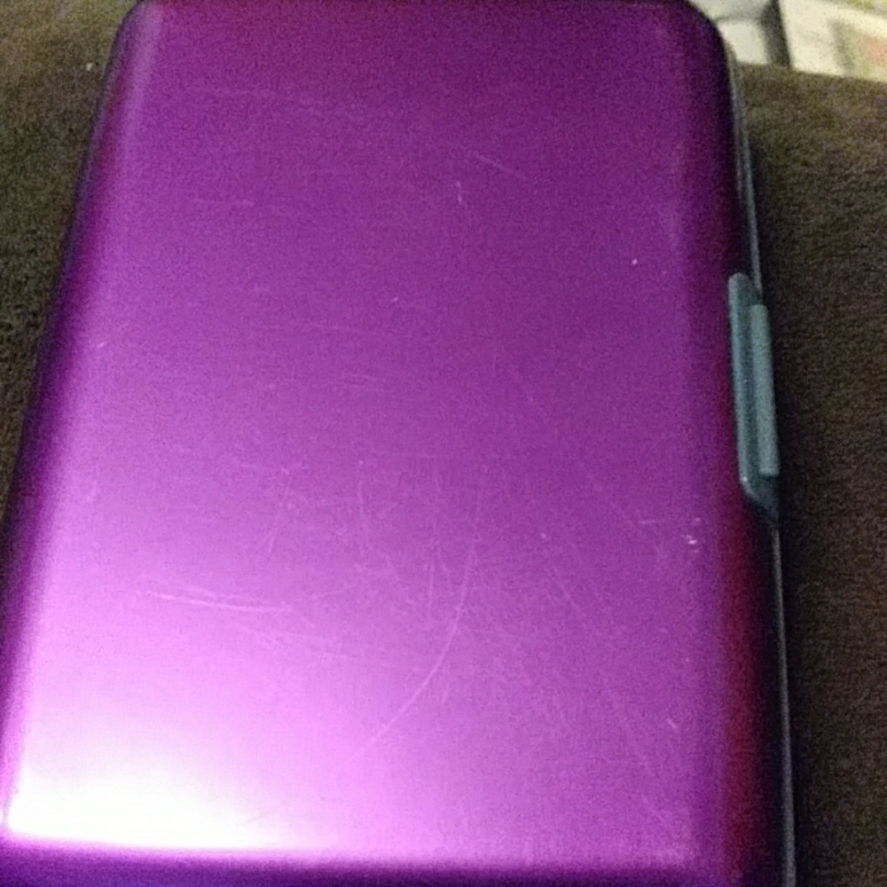 Brookstone Wallet Compact Waterproof - image 2